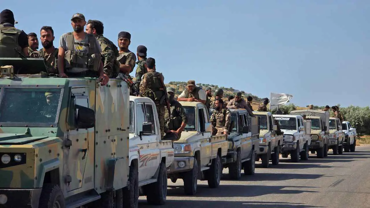 "بات الأهالي ليلتهم في البراري".. ريف جبلة يشهد استعادة لـ"مجازر الساحل"