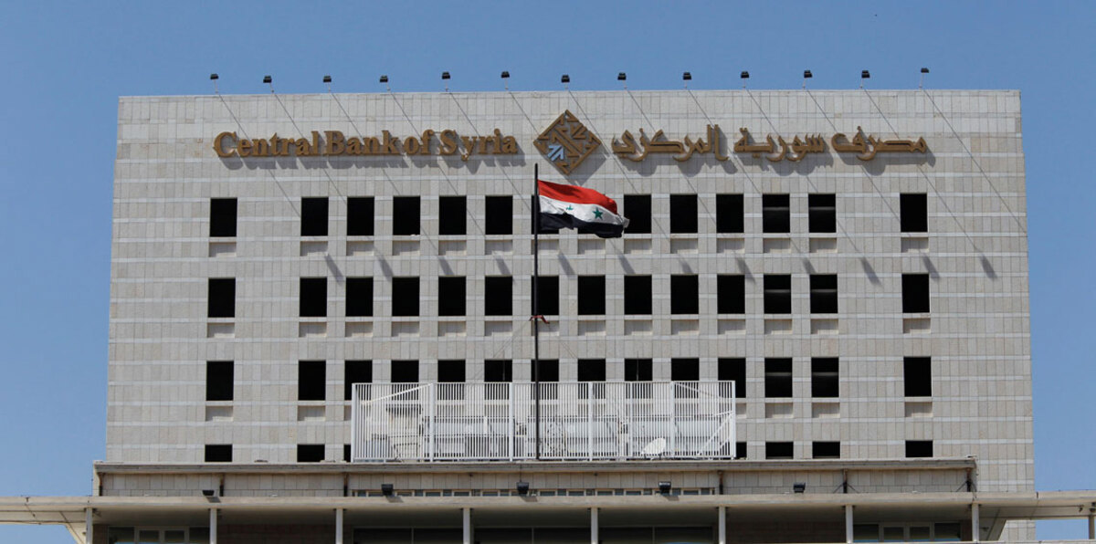 الأسد يعفي حاكم مصرف سوريا المركزي من منصبه