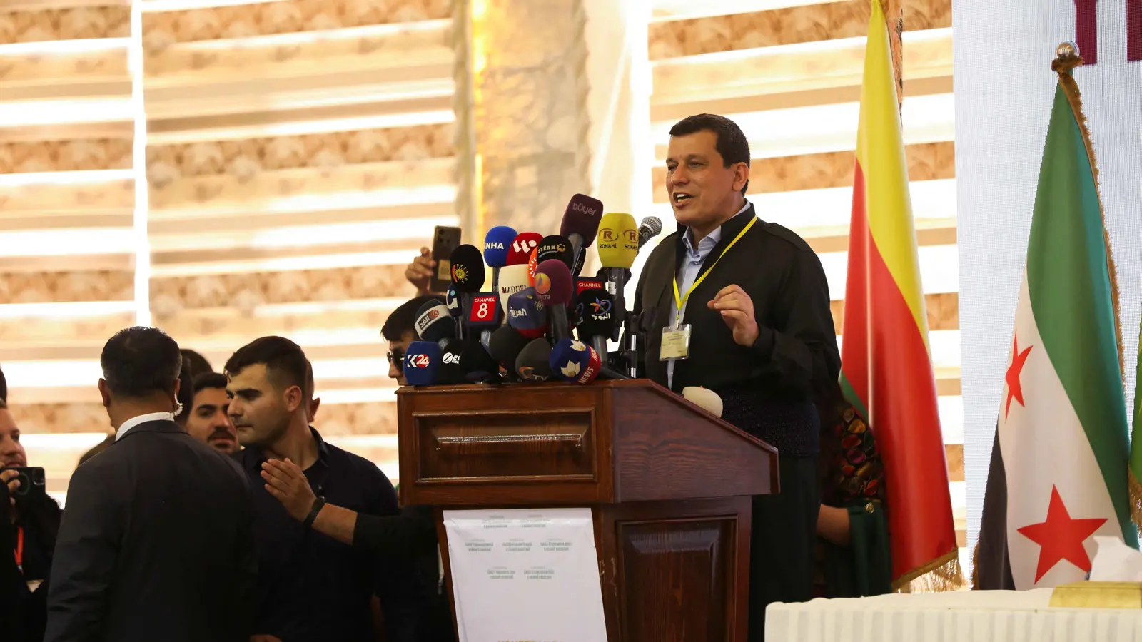 الأكراد يصعّدون بـ"مؤتمر القامشلي".. ودمشق تحذر من تجاوز "الخط الأحمر"