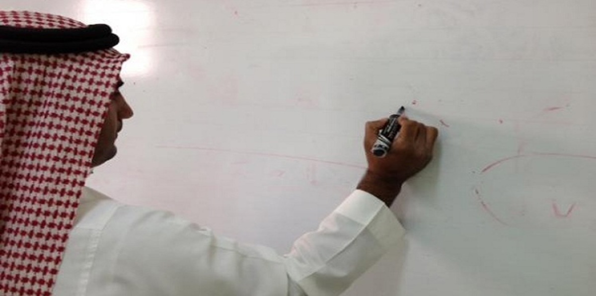 كاريكاتير المعلم يثير جدلًا واسعًا في السعودية (صورة)