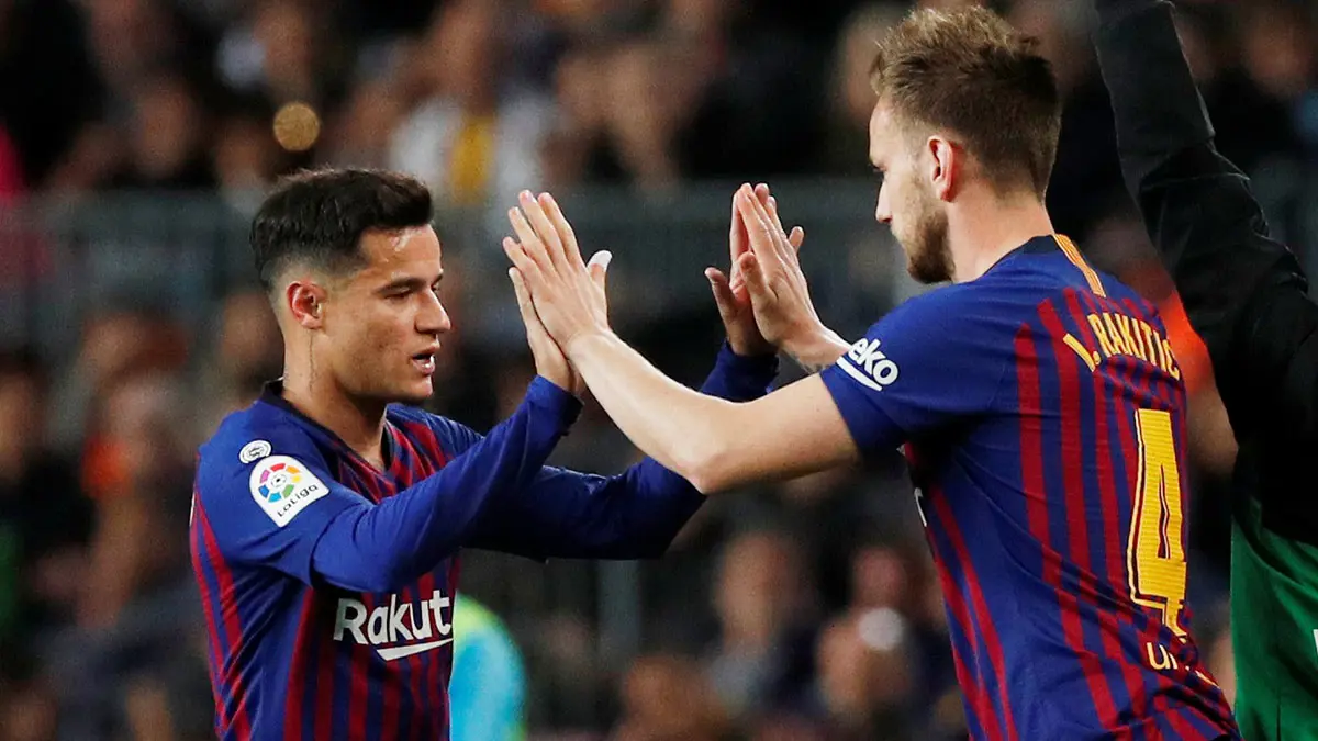 بيكيه يوجه رسالة إلى كوتينيو بعد صافرات الاستهجان ضده في مباراة برشلونة ورايو فاليكانو