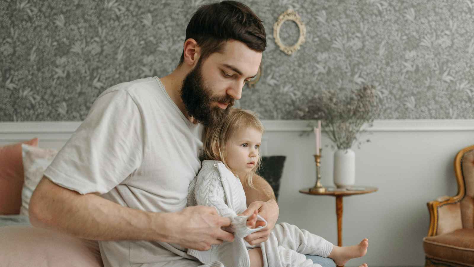 لماذا يُصر الأطفال على ارتداء الملابس نفسها كل يوم؟