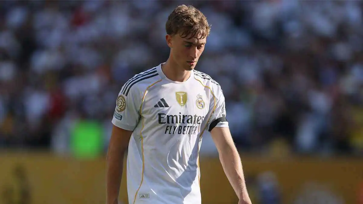 "سخروا مني".. هويسن يكشف رد فعل لاعبي برشلونة على انتقاله لريال مدريد