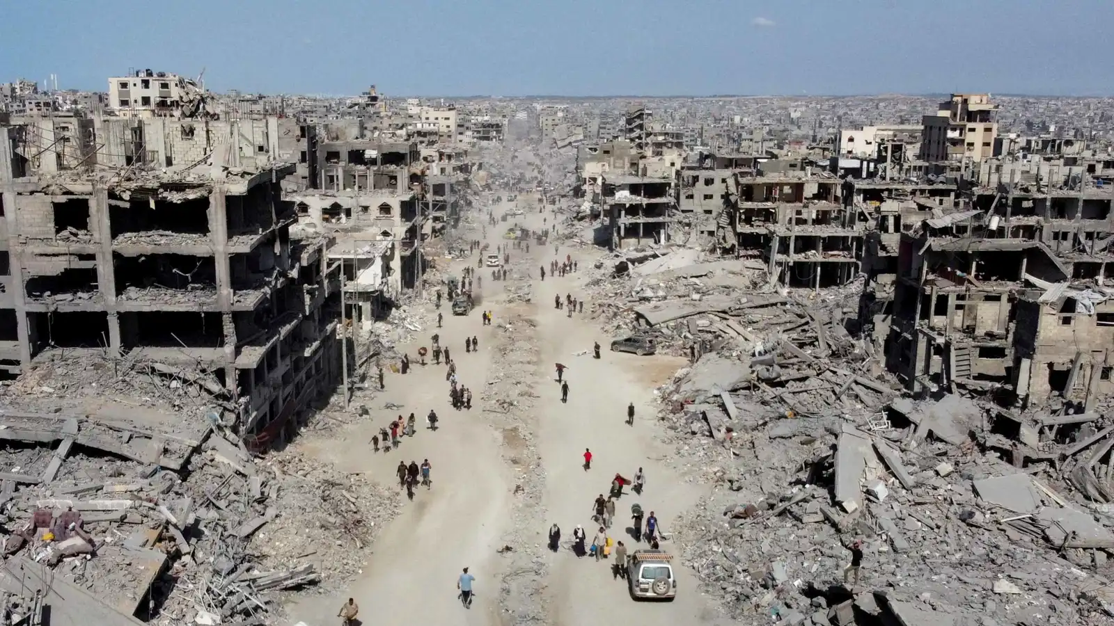 "الرفاهية المقيدة".. غزة بين طموح الإعمار وهندسة السجن المستدام