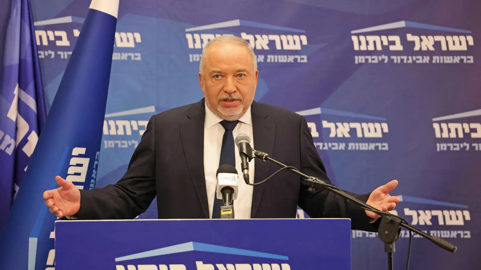 ليبرمان يتهم نتنياهو بتسليح "داعش" لمحاربة حماس