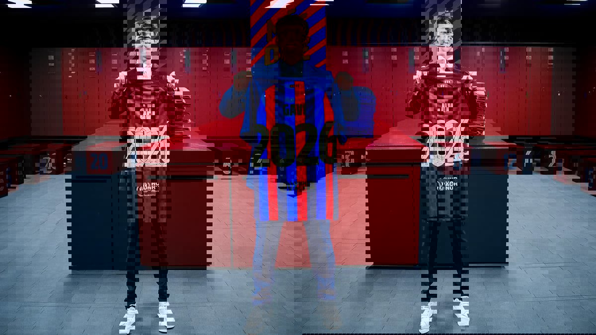 بحفل تجديد عقده مع برشلونة: فتاة تمنح جافي ورقة ويحتفظ بها قبل التقاط صورة معها (فيديو)