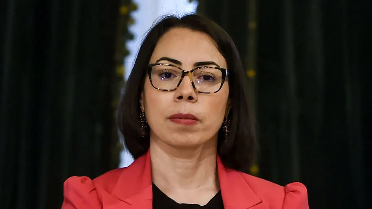 تونس.. حكم غيابي بسجن مديرة الديوان الرئاسي السابقة نادية عكاشة