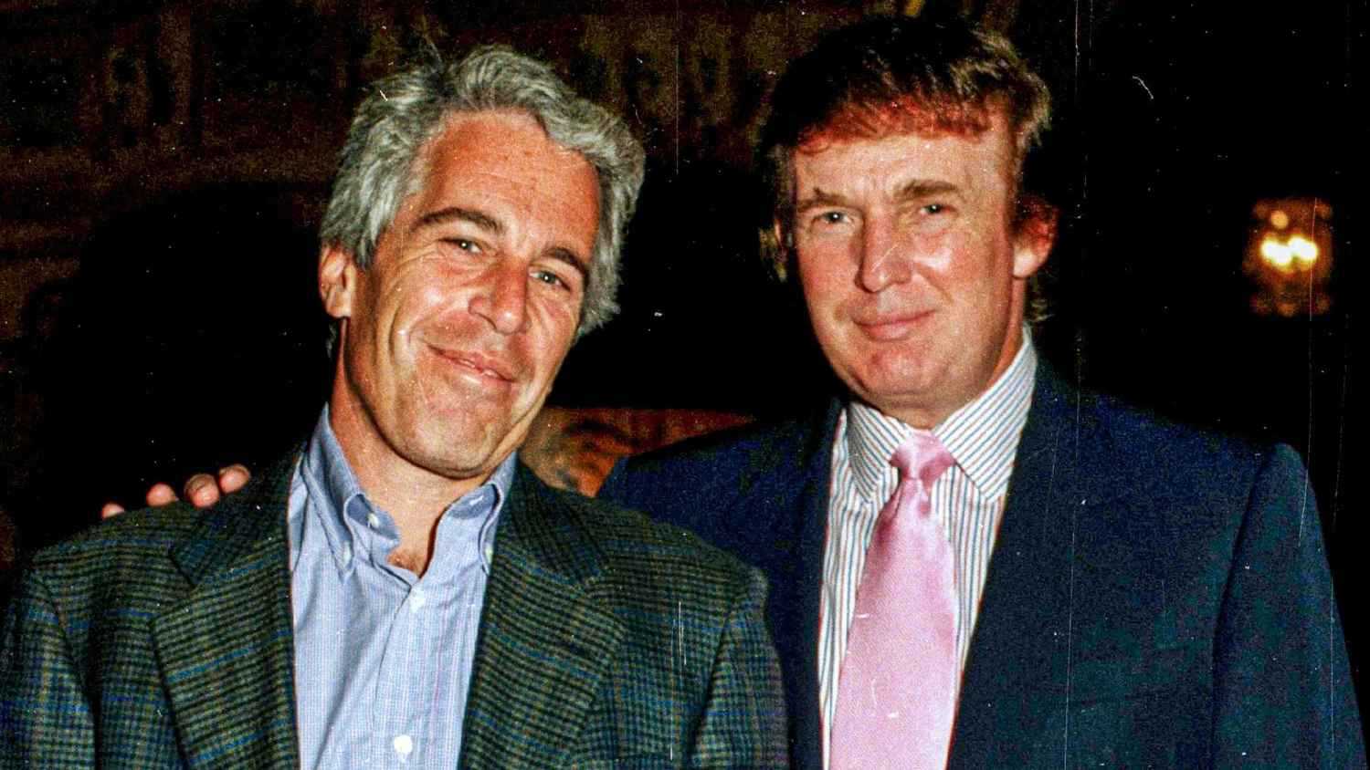 "امرأة عارية".. معايدة "فاحشة" من ترامب تؤجج التحقيق بقضية إبستين