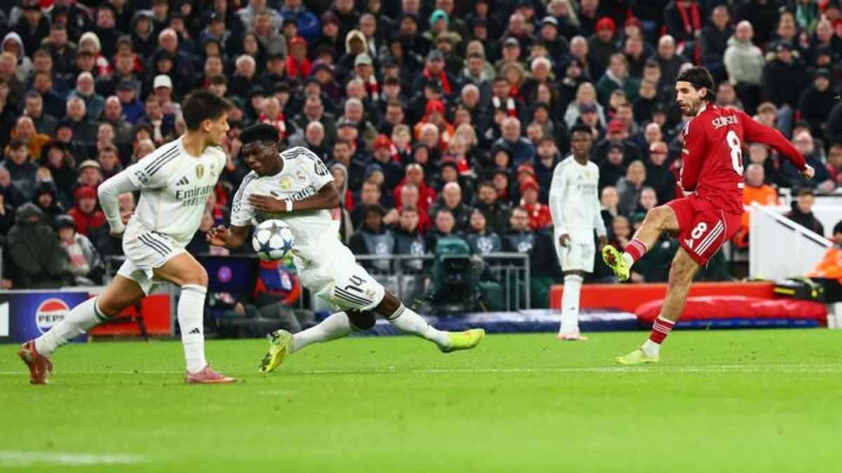 "سرقة".. غضب عارم من جمهور ليفربول تجاه حكم مباراة ريال مدريد (صور)