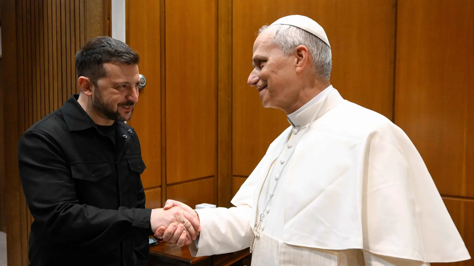 زيلينسكي يلتقي البابا.. وفانس ويؤكد استعداد كييف للحوار "بأي شكل"
