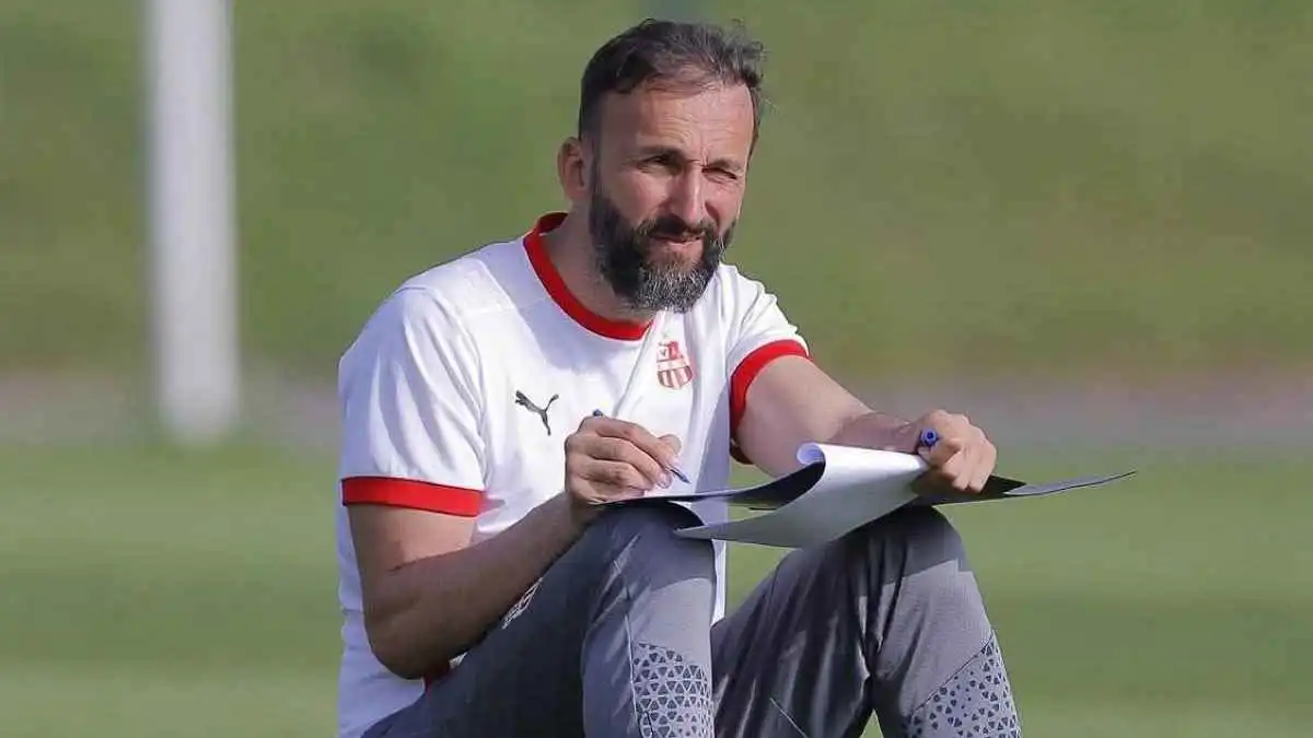 بسبب ريال مدريد ومارسيليا.. مدرب بلوزداد الجزائري يفجّر غضب الجماهير (صورة)