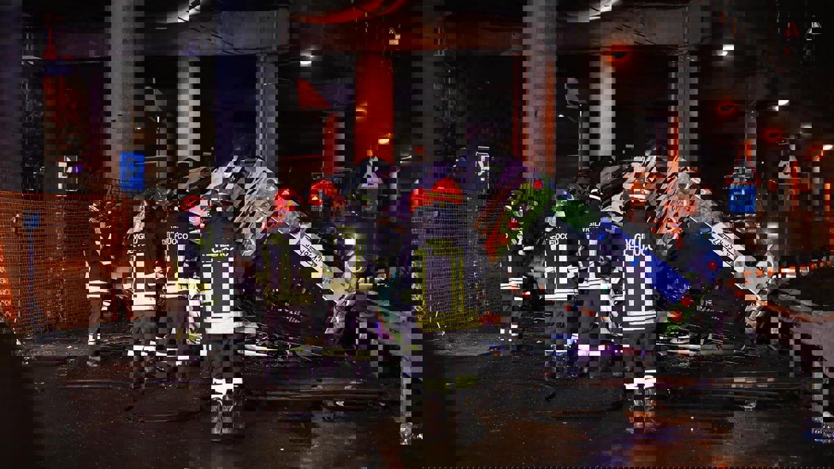 21 قتيلاً في سقوط حافلة من على جسر في البندقية