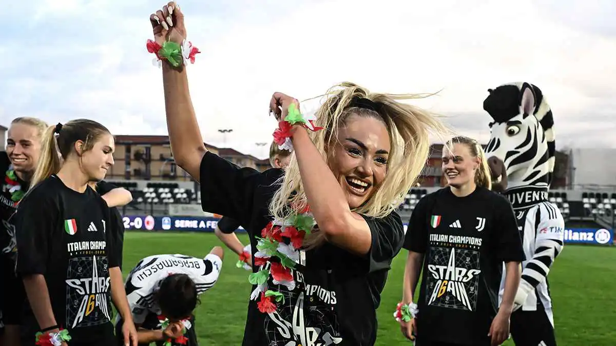 أجمل لاعبة في العالم تغادر يوفنتوس إلى ناد جديد