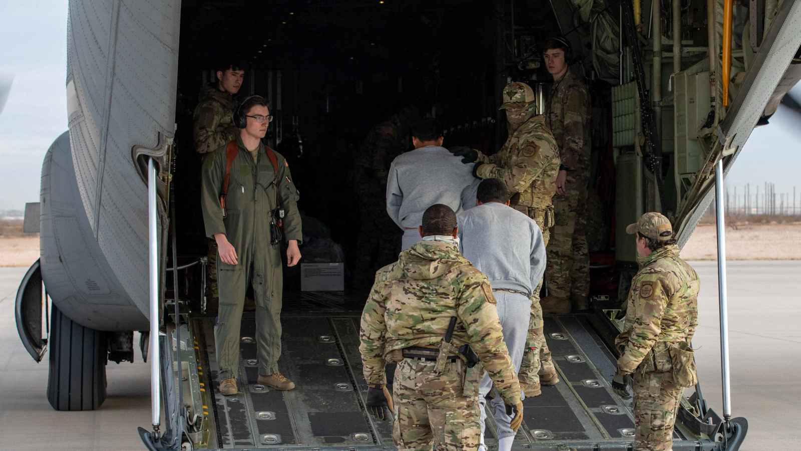 خطة أمريكية لامتلاك أسطول جوي خاص لترحيل المهاجرين