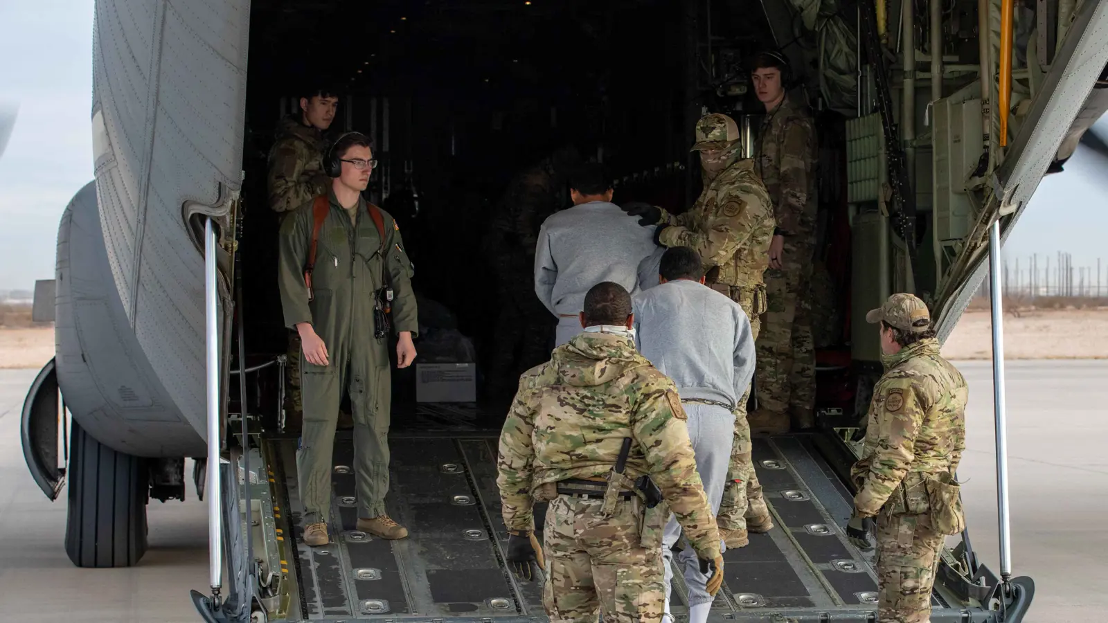 خطة أمريكية لامتلاك أسطول جوي خاص لترحيل المهاجرين