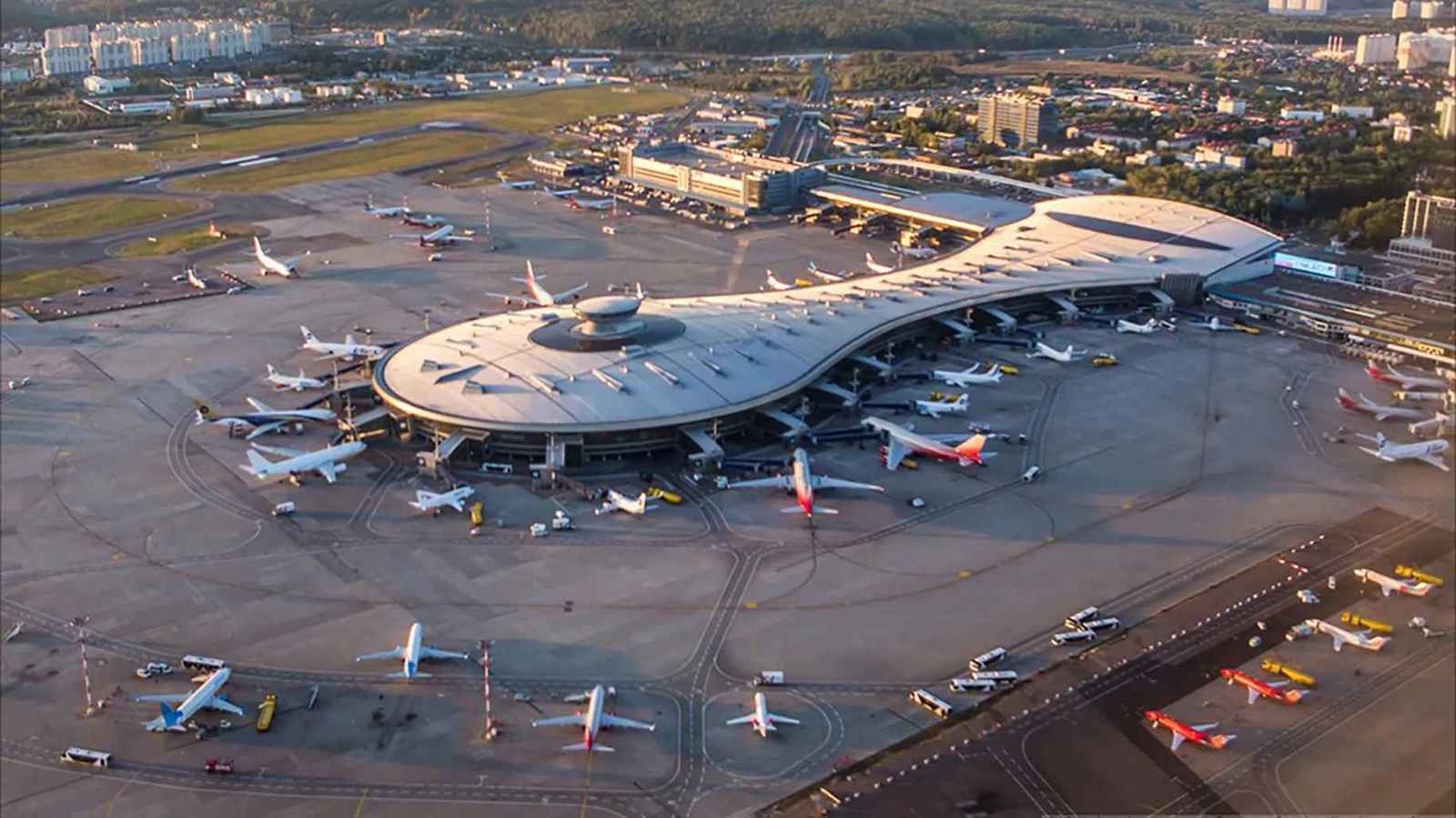 صحيفة: طائرة عسكرية تحمل دبلوماسيين أمريكيين تصل إلى موسكو