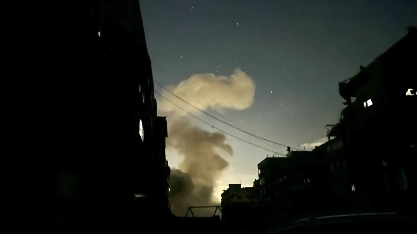 الجيش الإسرائيلي يطوق غزة ويمحو "الشيخ رضوان" من الوجود (صور)