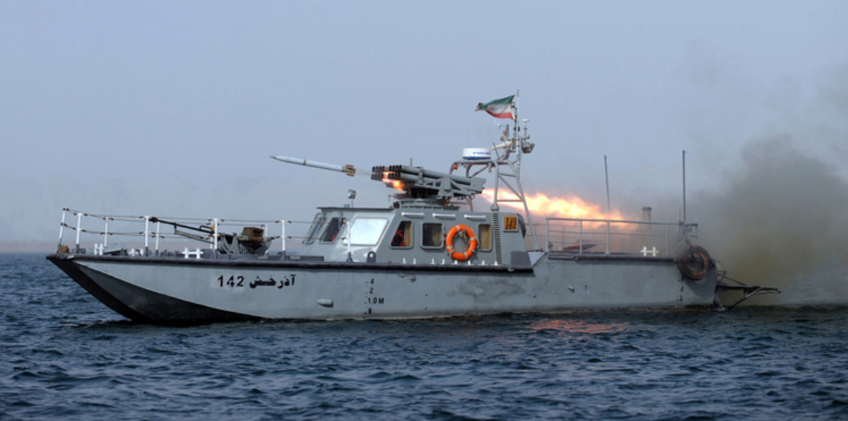 الدفاع الإيرانية تجهز الحرس الثوري بمنظومة صواريخ مضادة للسفن (صور)