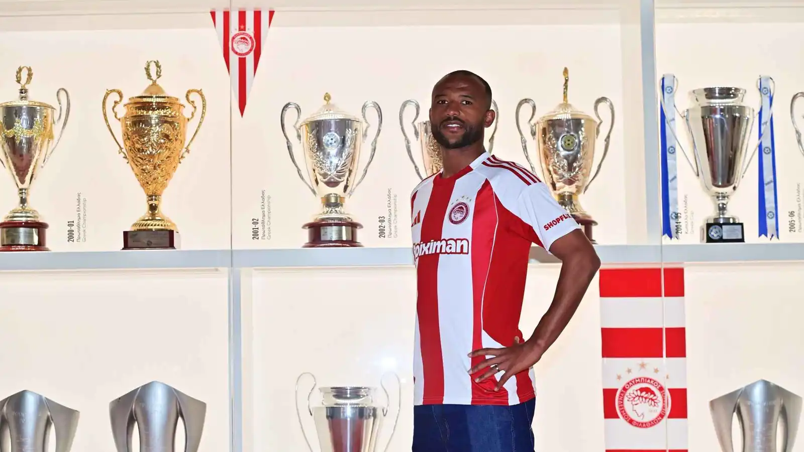 بعد تألقه اللافت.. أولمبياكوس يكافئ المغربي أيوب الكعبي (فيديو وصور)