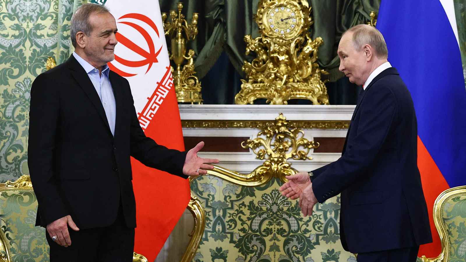 بعد نكبتها بالأسد و"حزب الله.. هل تجد إيران ضالتها في روسيا؟