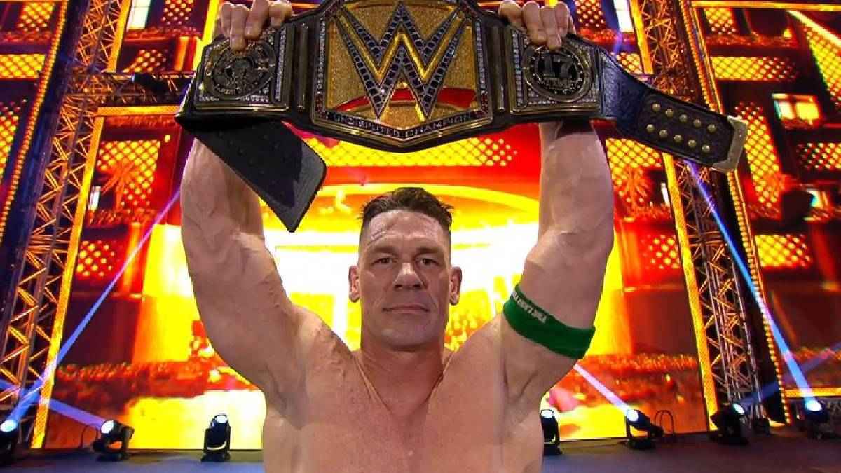 خيانة حدثت.. جون سينا يهزم سي إم بانك ويحتفظ بلقب WWE (فيديو)