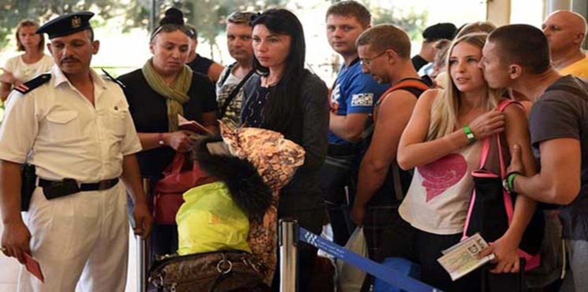 بريطانيا تجلي 3 آلاف من رعاياها في شرم الشيخ