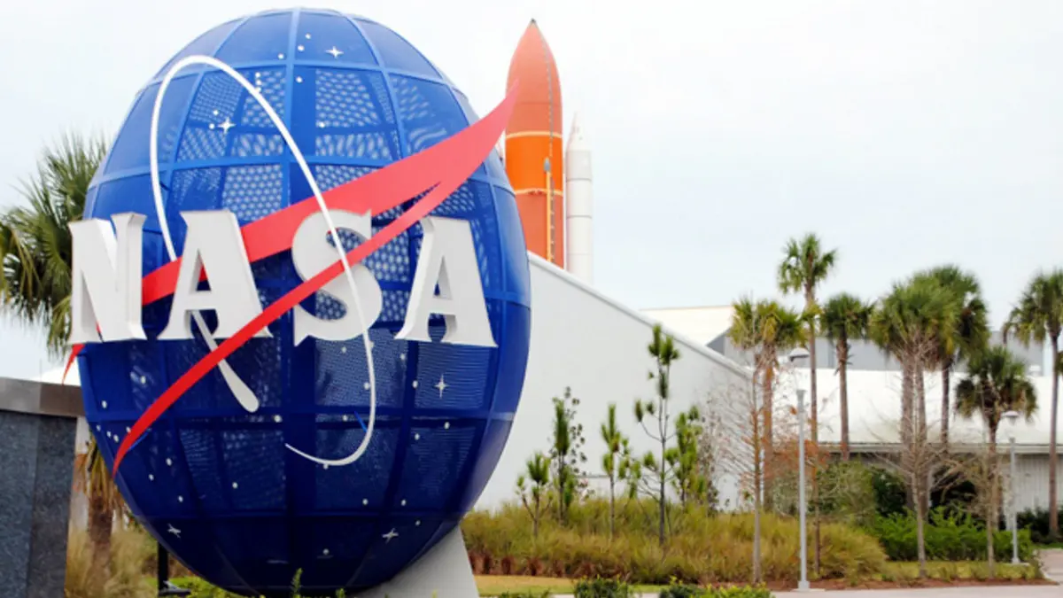 "ناسا" تكشف لغز بقعة غير عادية ظهرت على سطح القمر (صور)