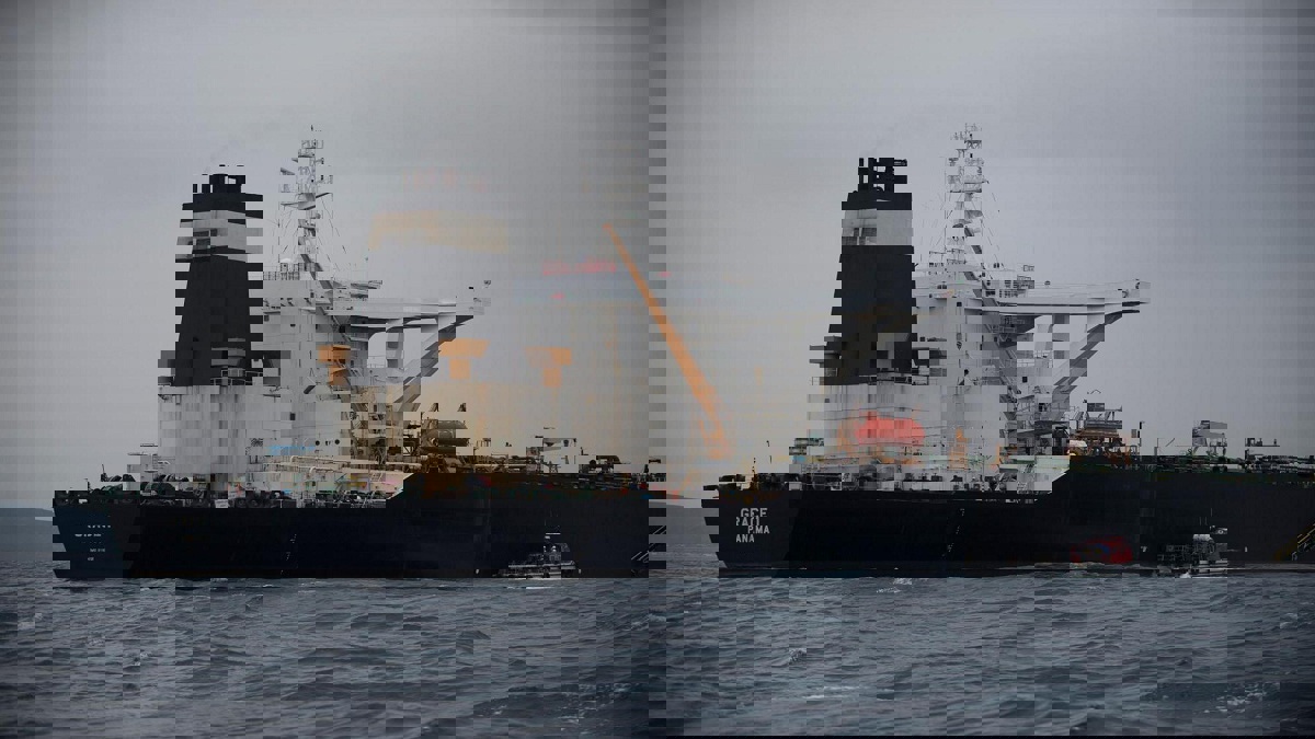 ظريف: أمريكا فشلت في "قرصنة" سفينتنا بمضيق جبل طارق