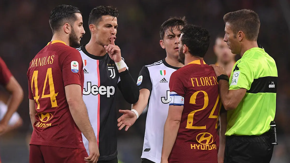 شاهد كريستيانو رونالدو يهين فلورينزي خلال مباراة روما ضد يوفنتوس بسبب قصر قامته (فيديو)