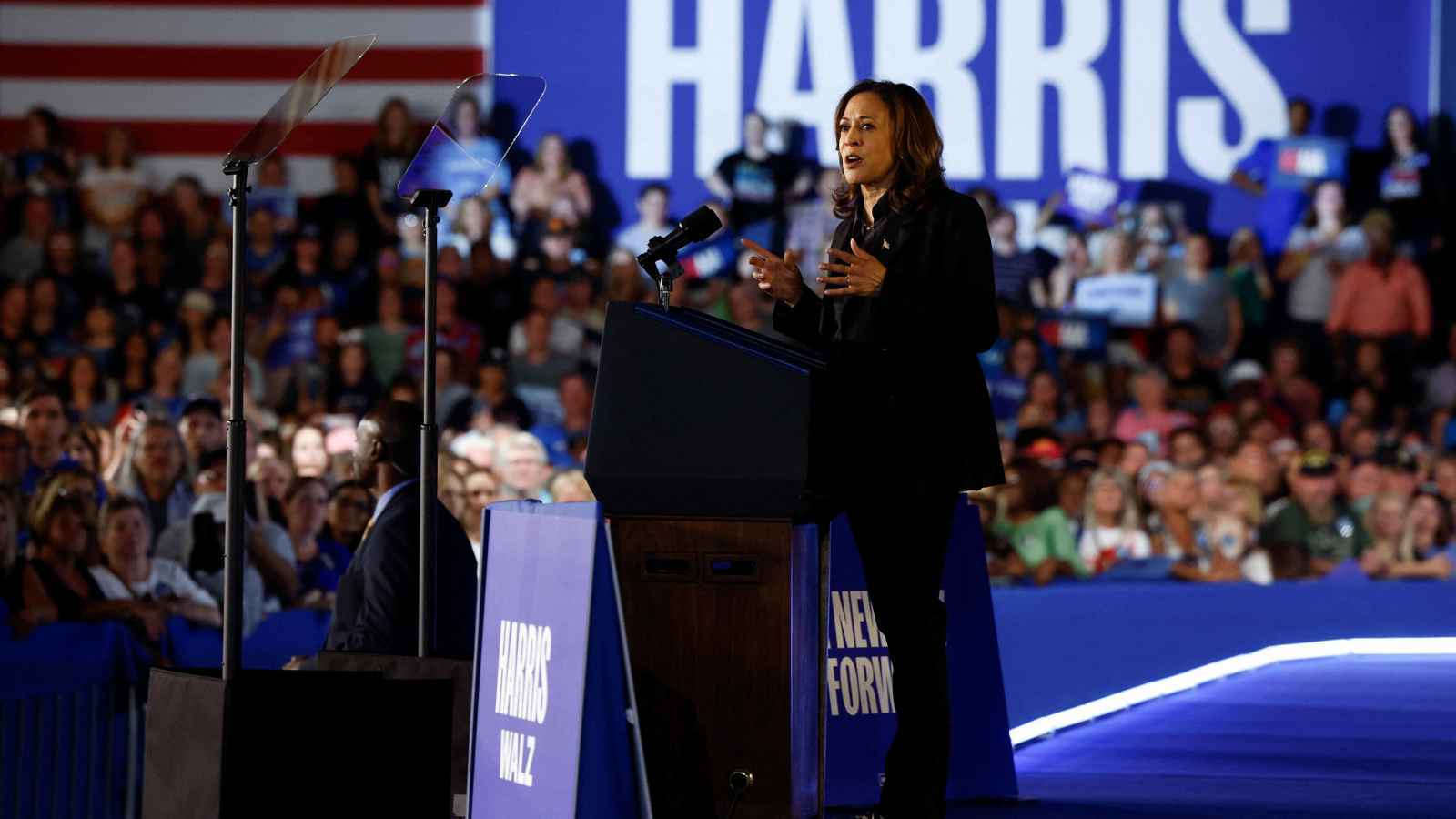 هاريس تدين حادثة إطلاق النار على مقربة من ترامب