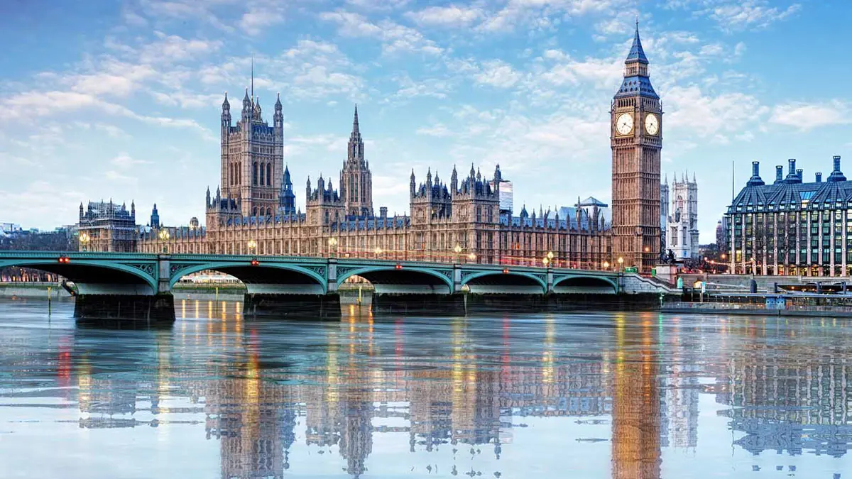 بريطانيا.. دعوات بترحيل شاب كويتي متهم بمحاولة قتل شابين