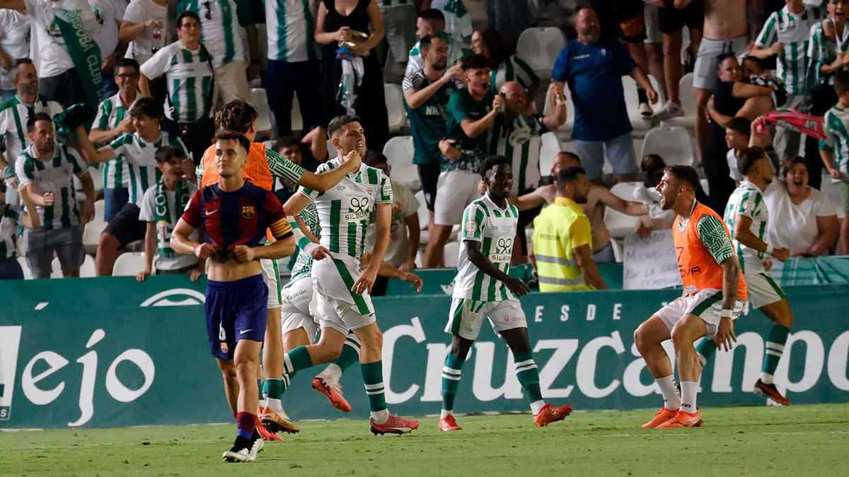 من هو اللاعب الذي فرح نجم برشلونة بفسخ تعاقده؟ (صورة)