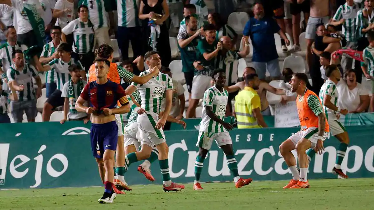 من هو اللاعب الذي فرح نجم برشلونة بفسخ تعاقده؟ (صورة)