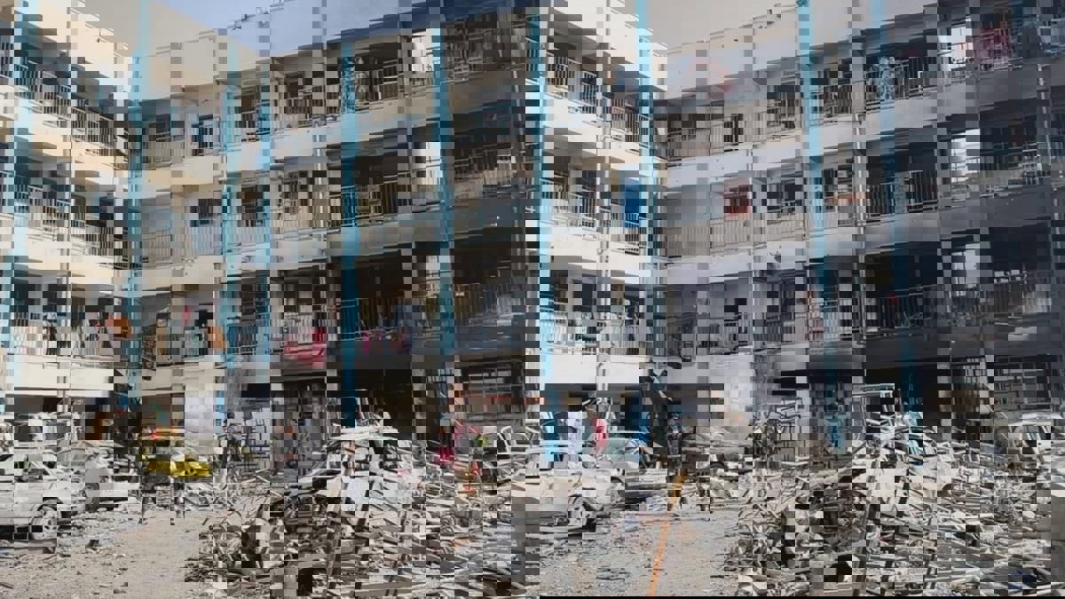 الأونروا تتهم إسرائيل باعتقال 3 من موظفيها في مخيم البريج 