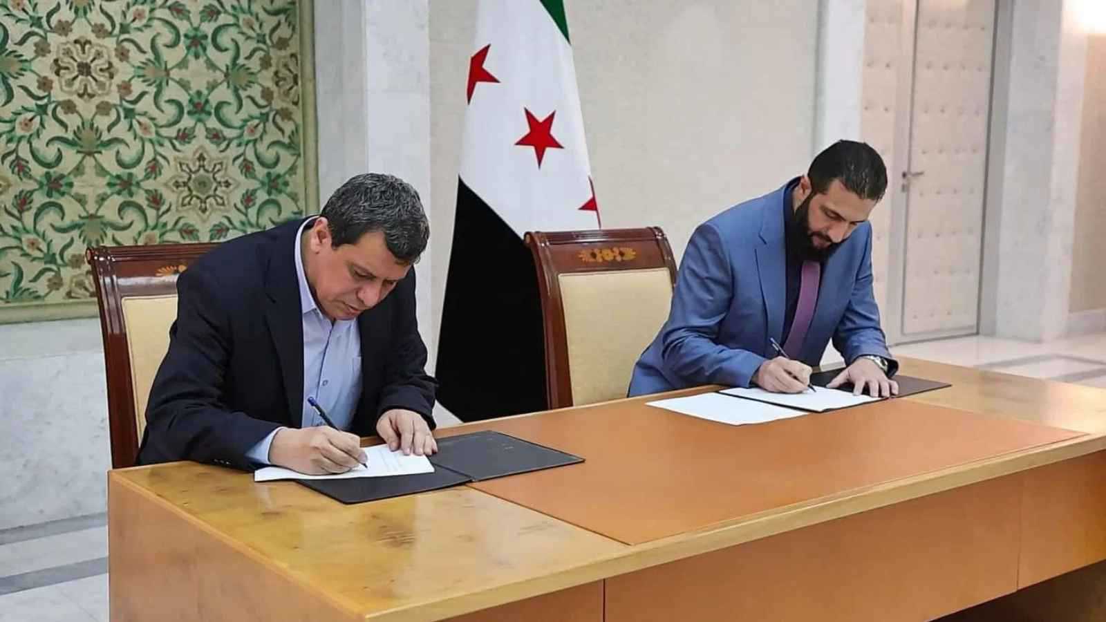 مفاوضات باريس على المحك.. "ألغام سياسية" تهدد بنسف اتفاق الشرع وقسد