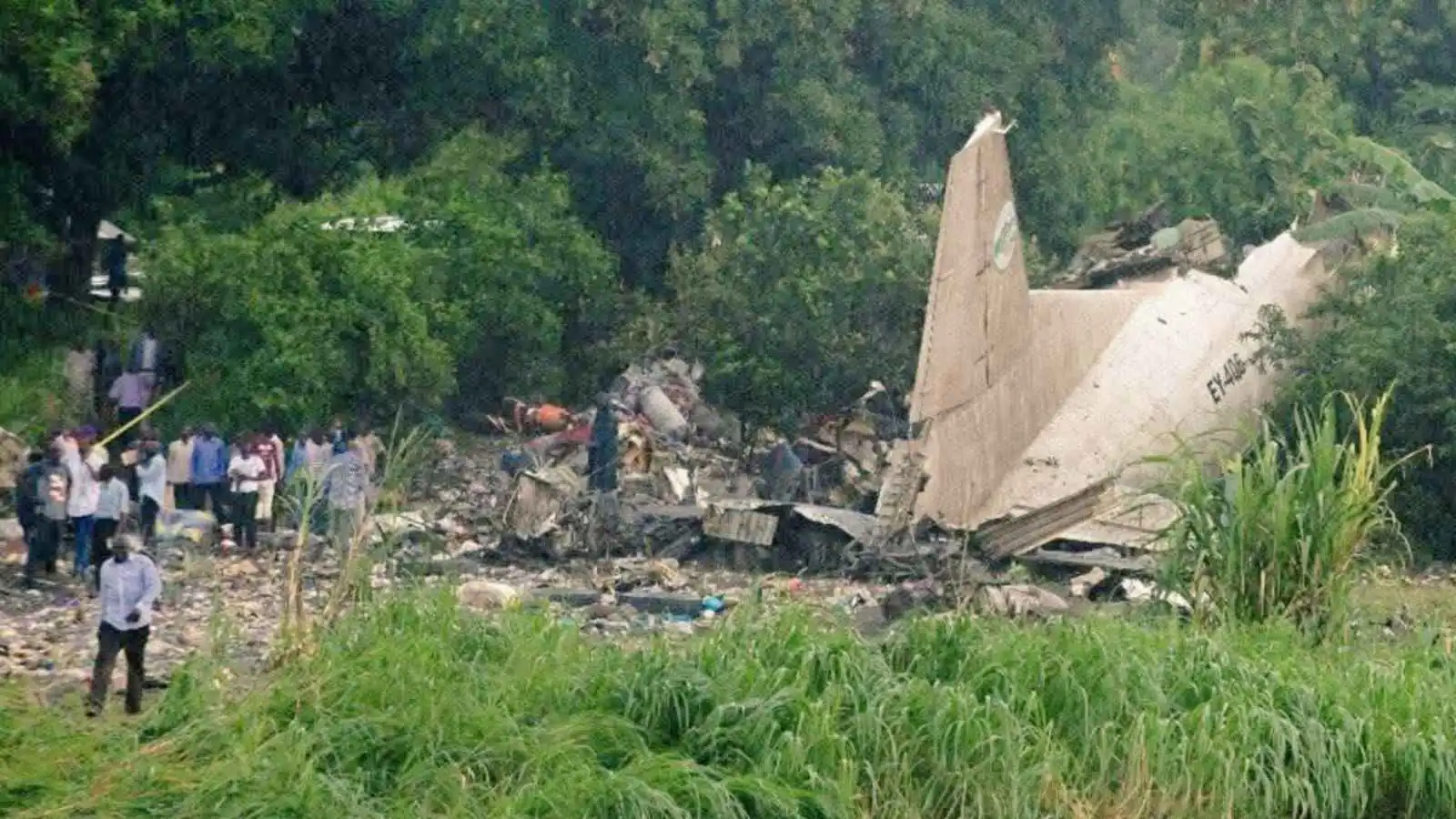 مصرع 14 شخصا بتحطم طائرة صغيرة قرب جوبا (صور)