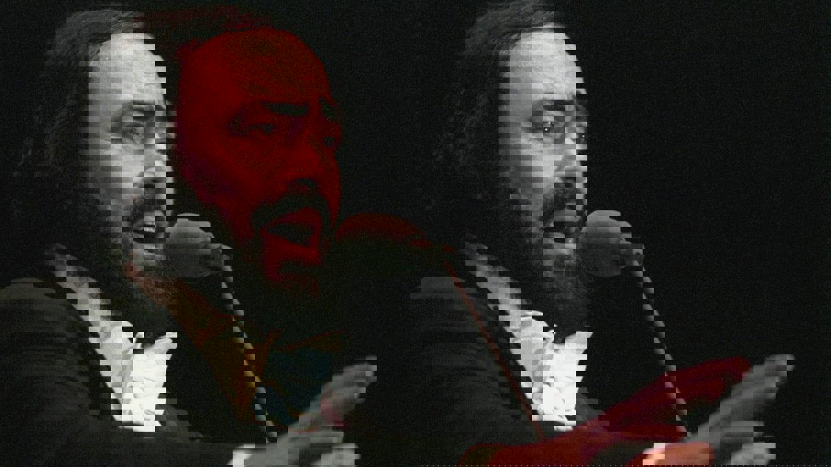 الكشف عن عادة "طريفة" مارسها أسطورة الأوبرا لوتشيانو بافاروتي 