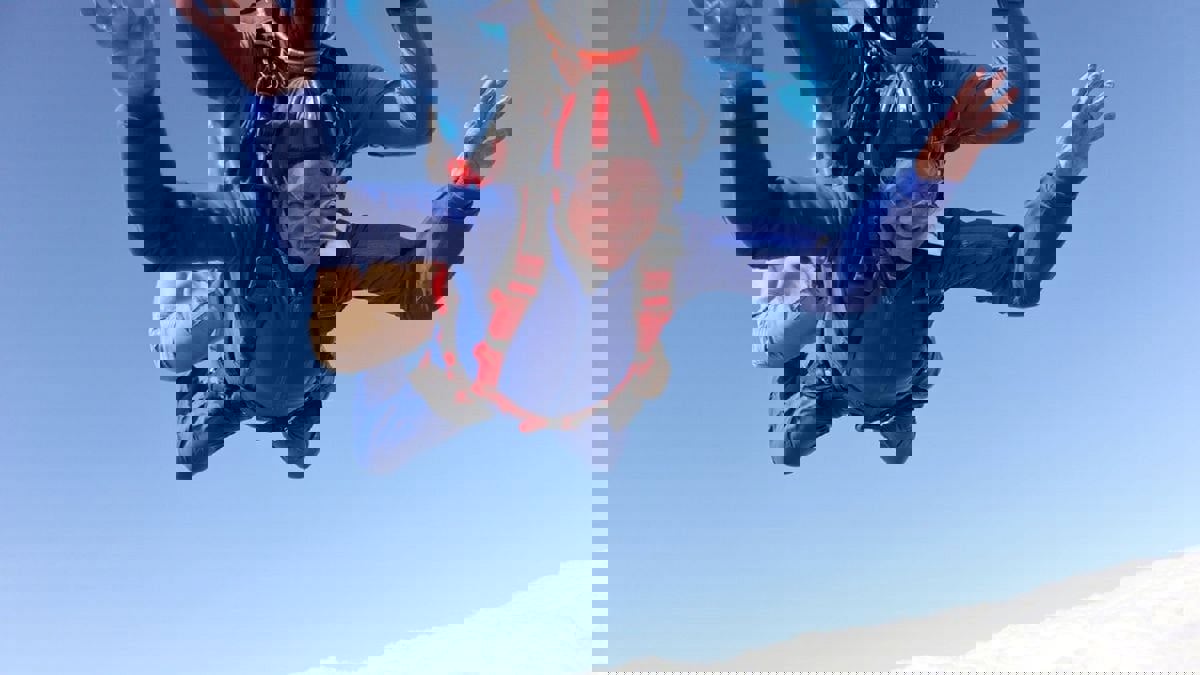 مسنة تحتفل ببلوغها 90 عاماً بطريقة لا تصدق