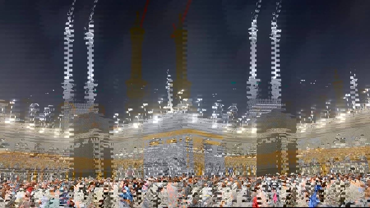 السعودية تدرس توجيه الغيوم نحو المشاعر المقدسة لتلطيف أجواء الحج