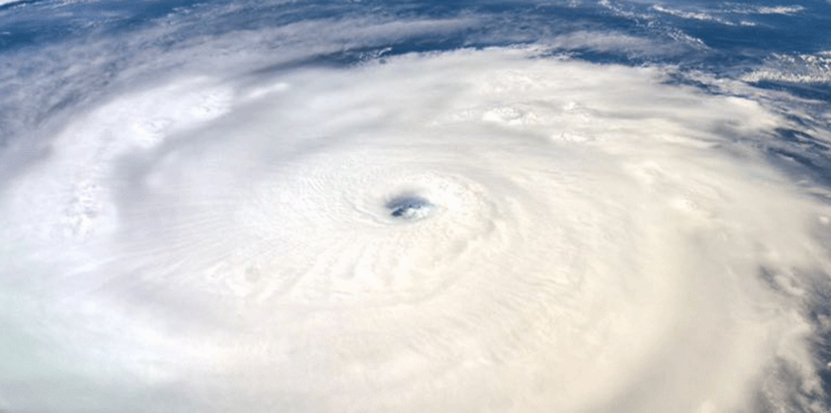 فرنسا ترسل تعزيزات إلى الكاريبي بعد أعمال نهب عقب إعصار إرما