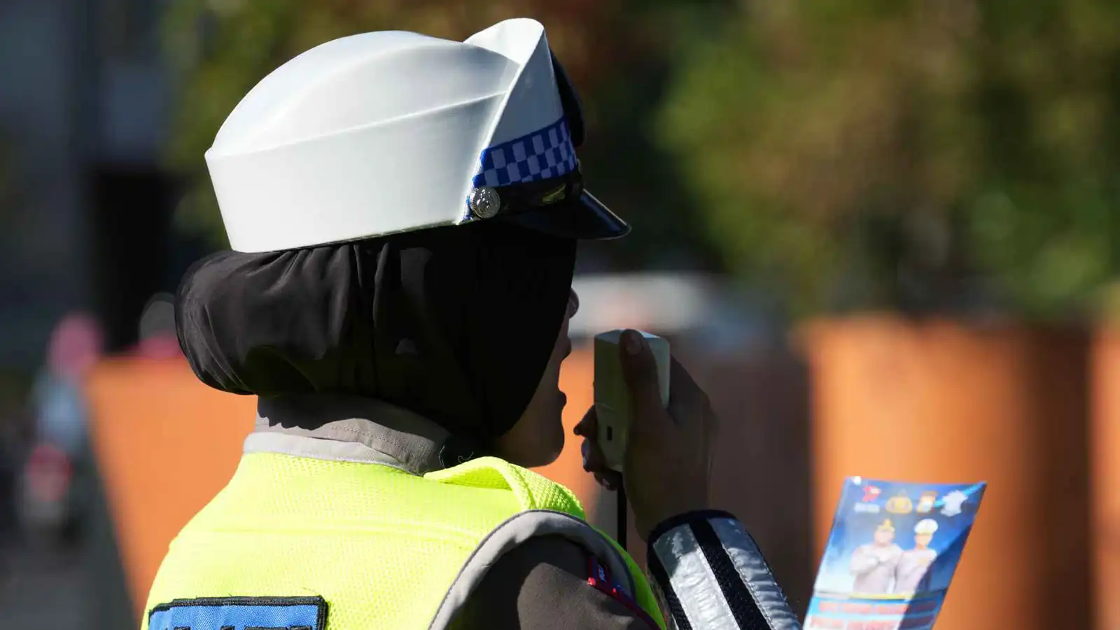 "حجاب مغناطيسي" لجذب مزيد من الشرطيات المسلمات في بريطانيا