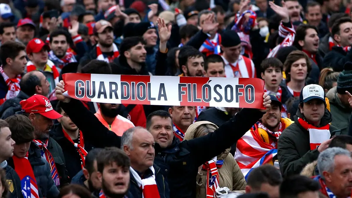 اليويفا يتهم مشجعي أتلتيكو مدريد بالعنصرية والشغب بعد مباراة مانشستر سيتي