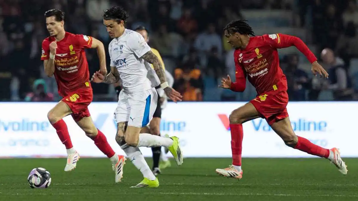 خبير: الحكم حرم القادسية من ضربة جزاء في وقت قاتل ضد الهلال