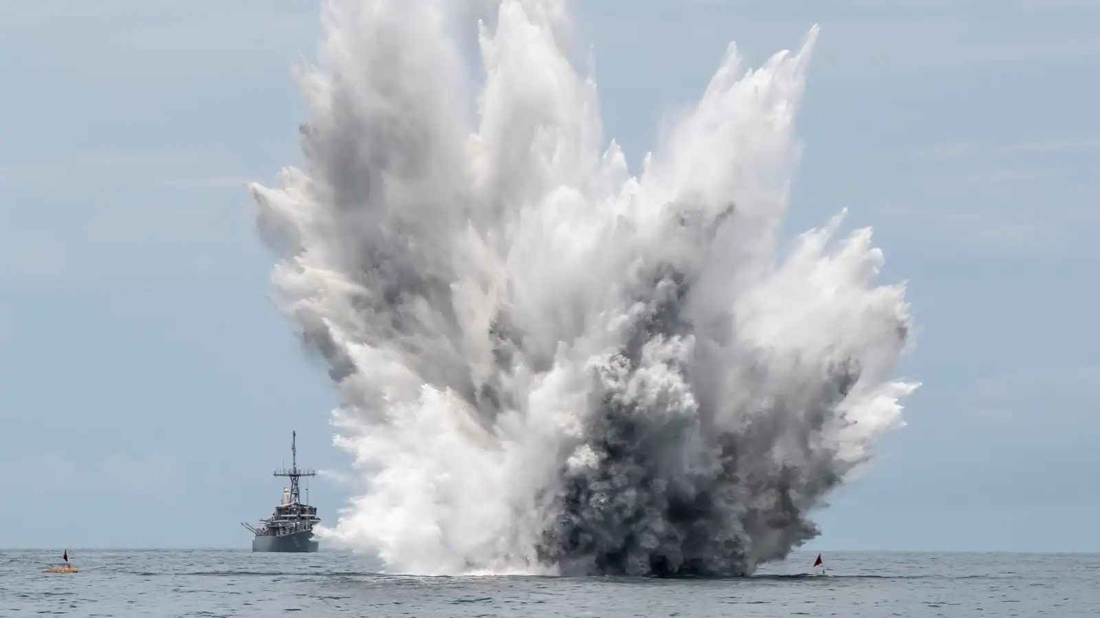 100 ألف لغم.. الصين تعقّد الحرب البحرية على أمريكا