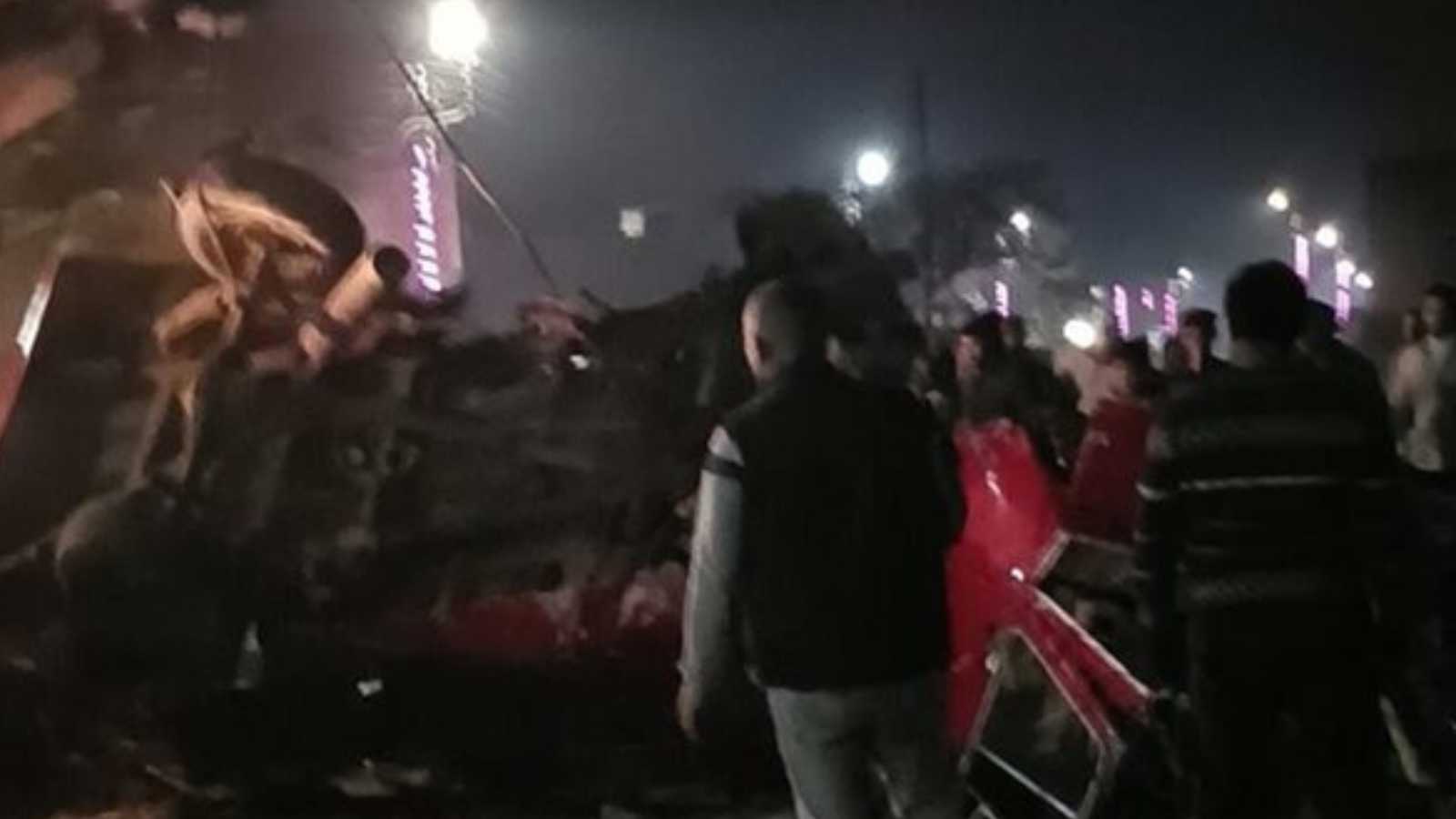 في اللحظة الأخيرة.. سائق قطار ينجو من تصادم مميت في مصر