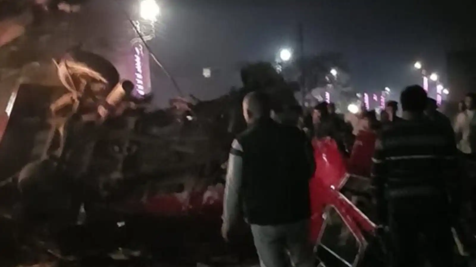 في اللحظة الأخيرة.. سائق قطار ينجو من تصادم مميت في مصر