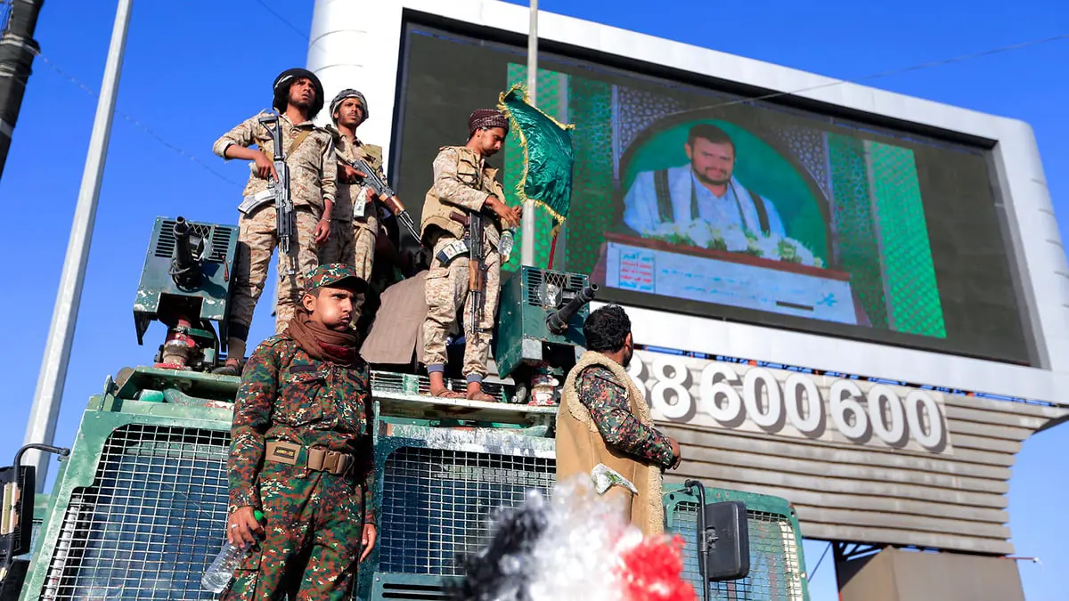 مع تصاعد الهجمات وضغط الحلفاء.. هل يعيد بايدن الحوثيين إلى قوائم الإرهاب؟