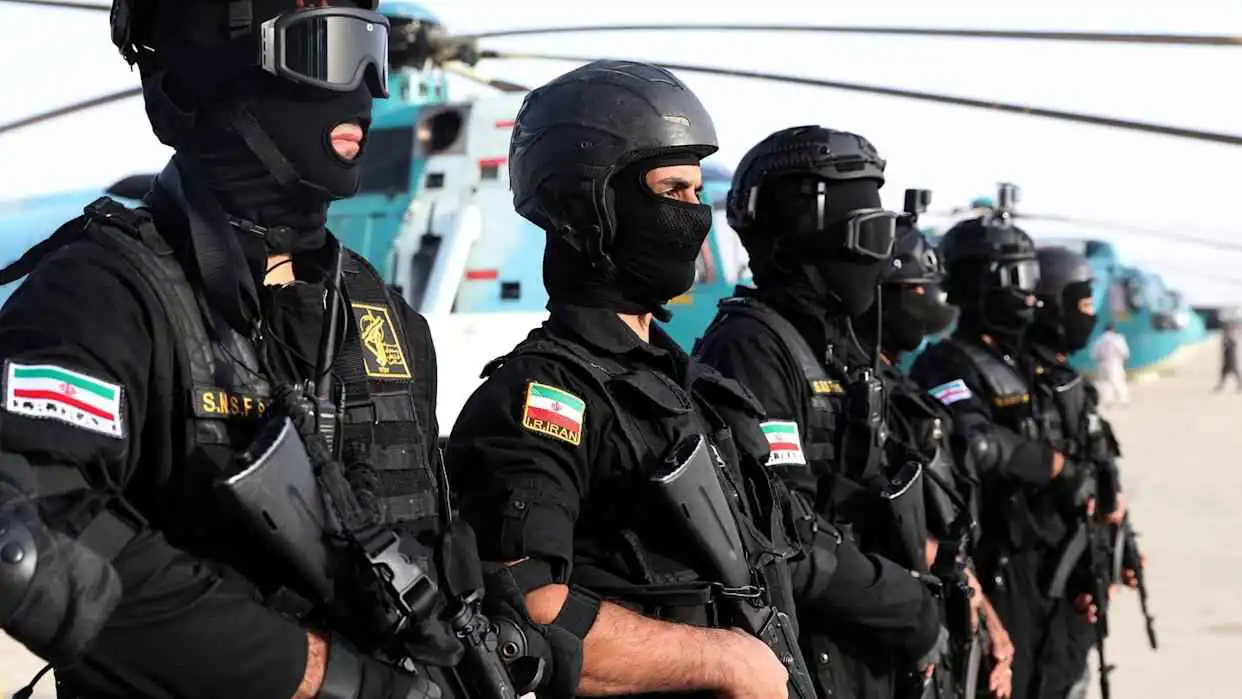 تحسبا لإنزال بري أمريكي.. إيران تنشر الحرس الثوري على طول شواطئها