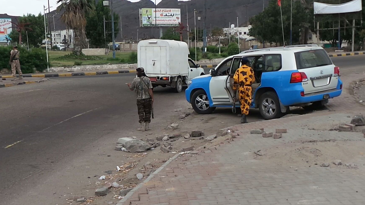 إصابة رجلي أمن في عملية مداهمة بعدن