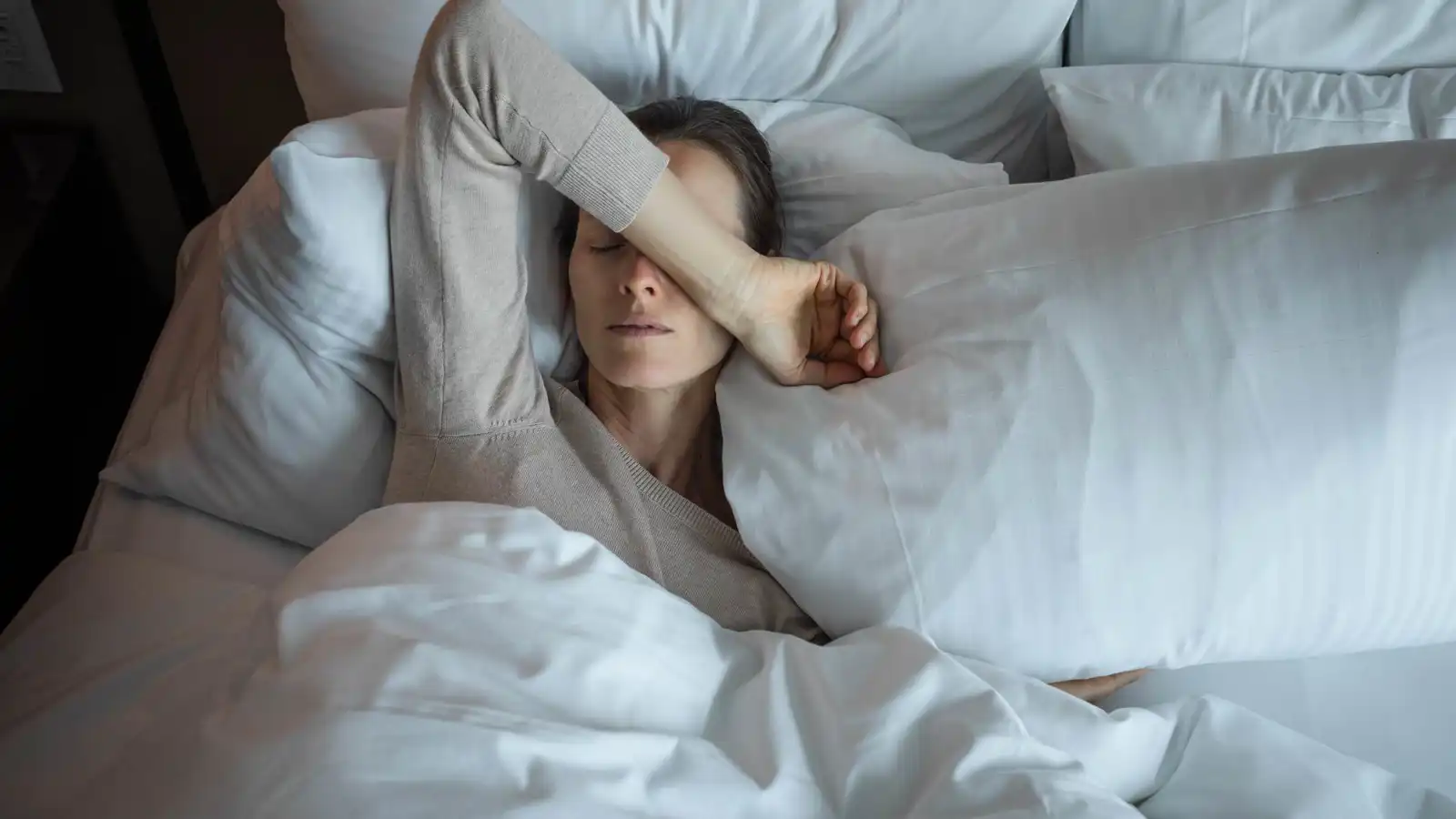 لماذا نصحو مع صداع نصفي؟ إليك 4 أسباب